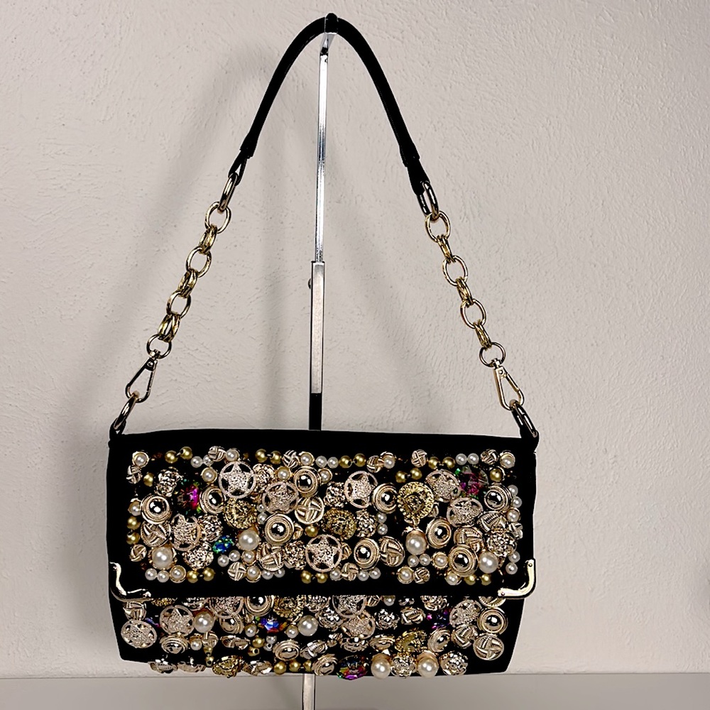 Yuris button embellished handbag